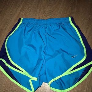 Nike Shorts XS 💙💚
